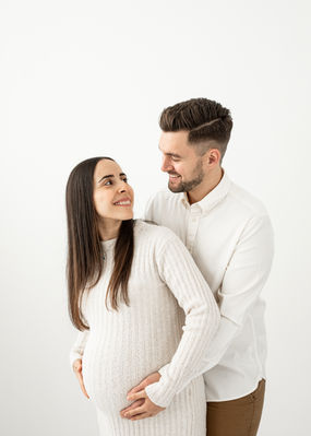 Beautiful, Natural and Modern Pregnancy Photography | Caz Wales Photographer | Luxury Natural Light Portrait Studio serving families in Thame, Chinnor, Long Crendon, Haddenham, Oxford, Beaconsfield, Bledlow Ridge, Amersham, Marlow, Chesham, Aylesbury, High Wycombe and beyond