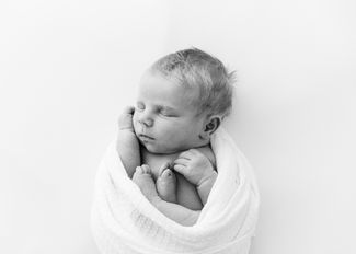 Black and White newborn baby | Beaconsfield Newborn Photography by Caz Wales