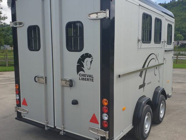 Thumbnail: Cheval Liberté Maxi3 Herringbone Three Horse Trailer