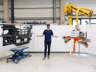 Aufnahmevorrichtung für LKW-Stoßfänger: eine Vorrichtung für drei Bauteiltypen