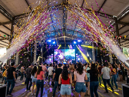 ¿Por qué tu evento masivo o al aire libre necesita un sistema de audio Line Array?