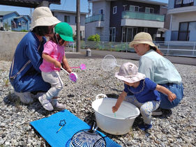 子育てスペース☘️みつば
シャボン玉で遊ぼう🫧