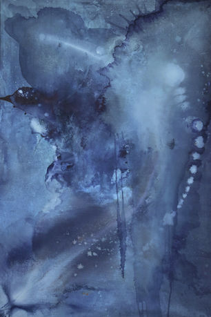 A blue-white abstract painting that have some shapes like two birds, a hummingbird, with lights like water drops and with an urban athmosphere like at the canal in London, calming but very dynamic and vivid. 