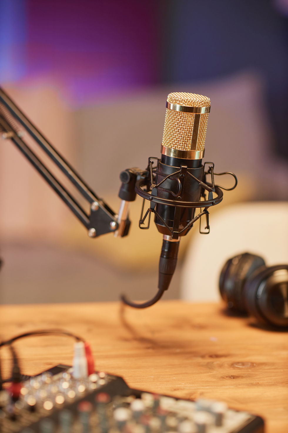 professional-microphone-and-studio-equipment-2025-03-08-12-56-45-utc 1