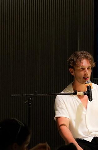 Bienvenue dans le monde exclusif de Nicolas Subra, The Dream Guider, magicien et mentaliste professionnel français avec plus de 15 ans d'expérience.