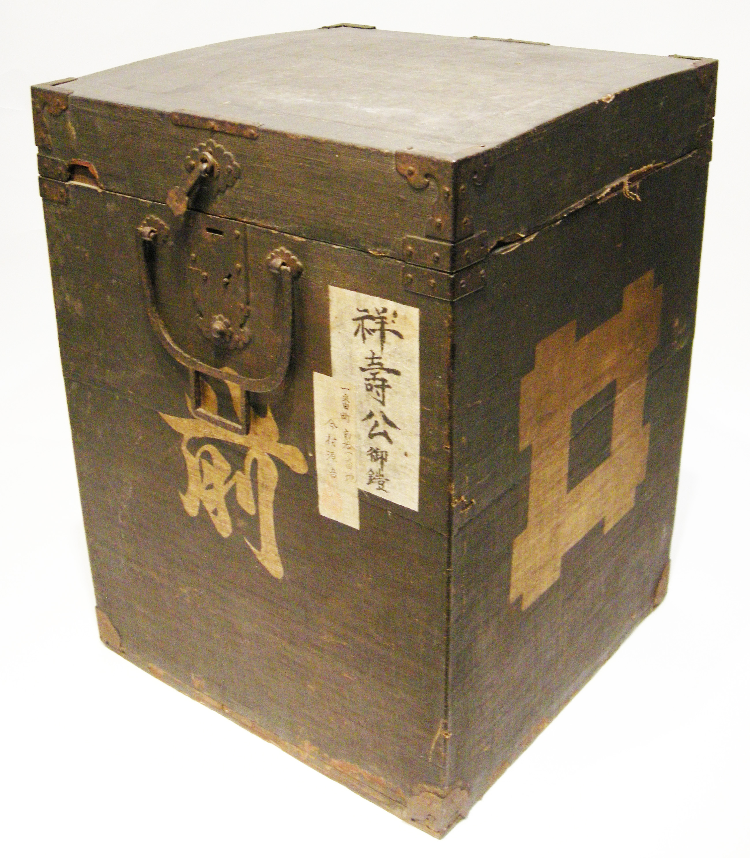 直政初陣の鎧櫃