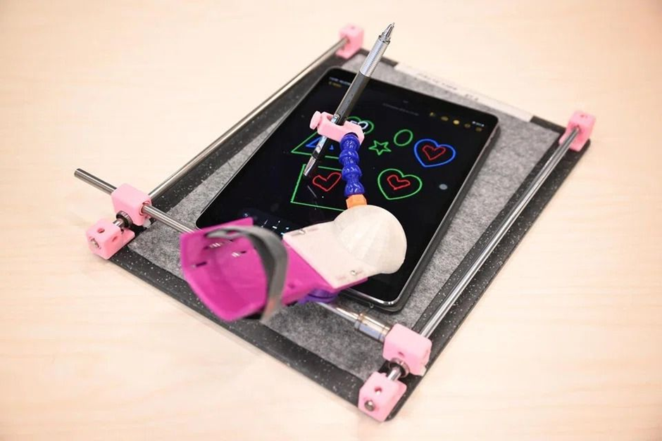 Designed for individuals with grip issues, this 3D-printed pen holder provides stable support for writing and drawing. – ST