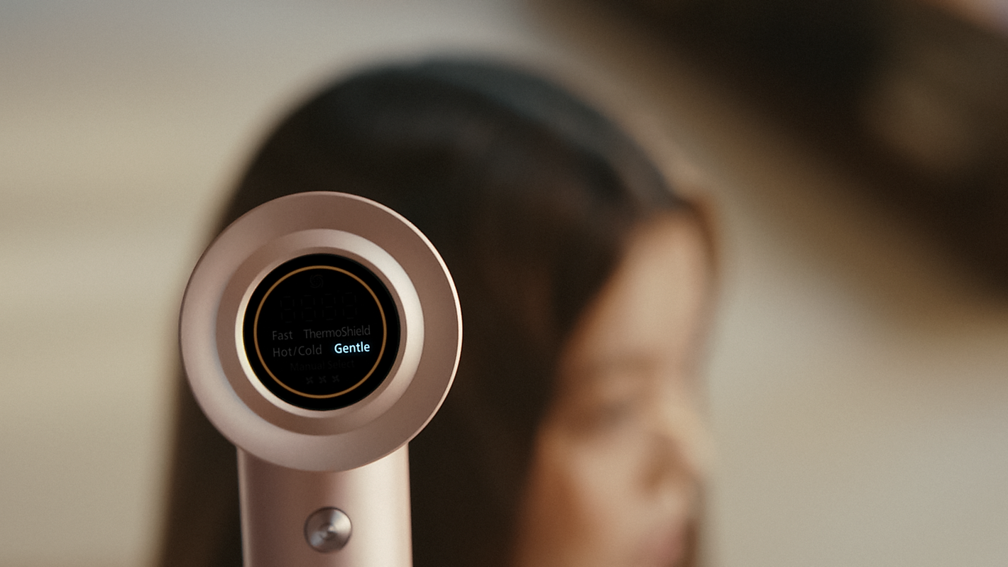 Hair-Dryer-8000-series-Flame_CO_PUP_5_Gentle Mode Rose Champ_RGB_16x9_V0.tif