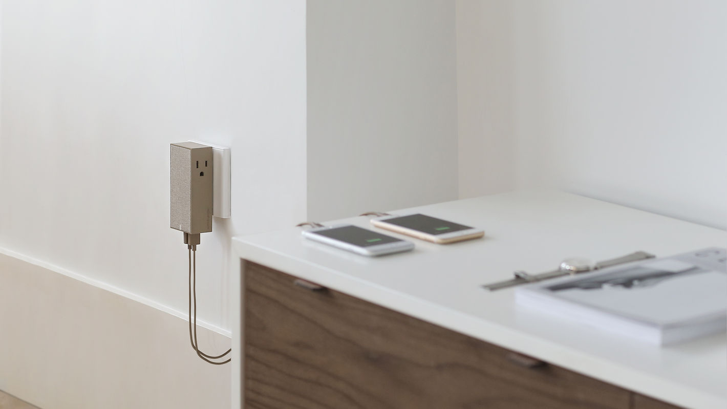 Nativeunion_SMART Hub_05_Taupe_LS_Highres.jpg