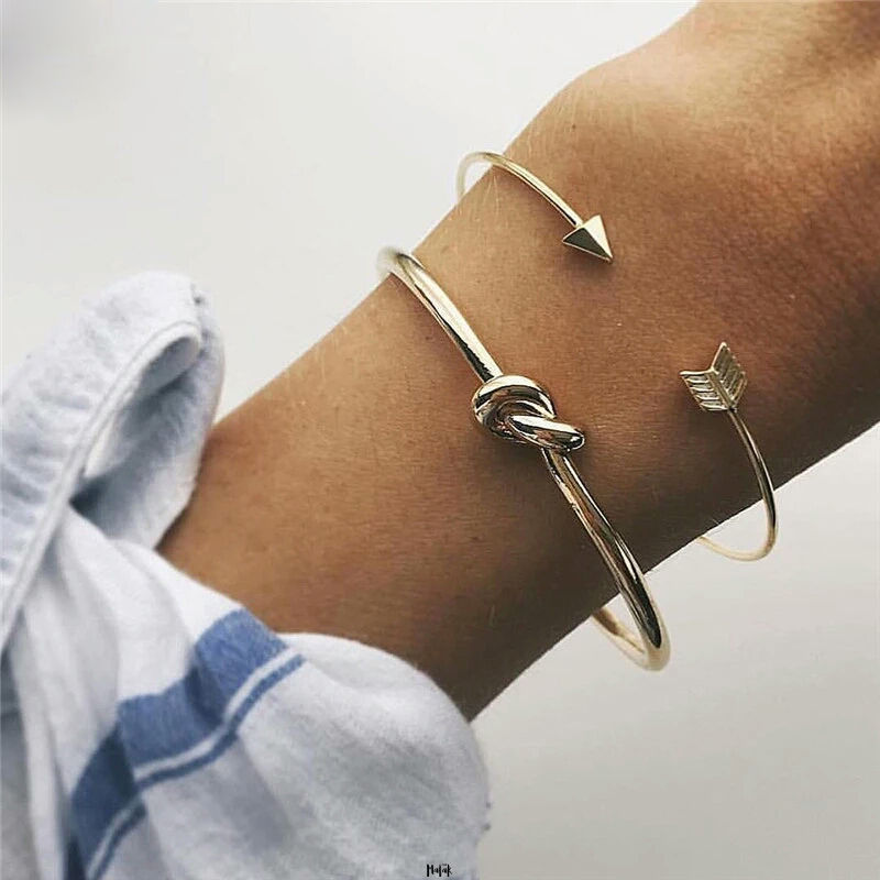 SET DE PULSERAS FLECHA DORADA