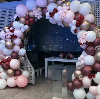 Balloon Garlands/ Arch
Starting from $90 (per metre)