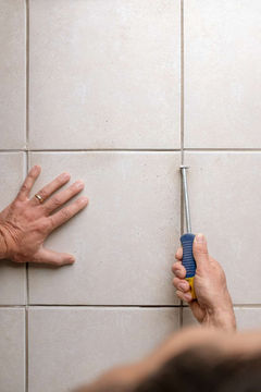 How_to_Regrout_Ceramic_Tile_64434_04-7d62a1243b314b628e8125818455cb67_edited_edited.jpg