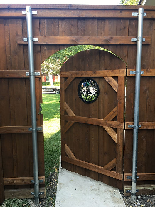 Board on Board fence with custom gate built for a North Dallas home