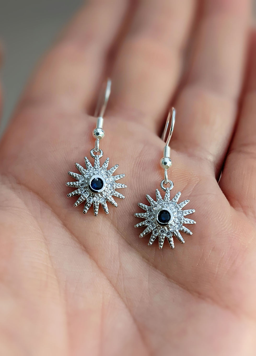 Thumbnail: Sparkling Stars - Drop Earrings