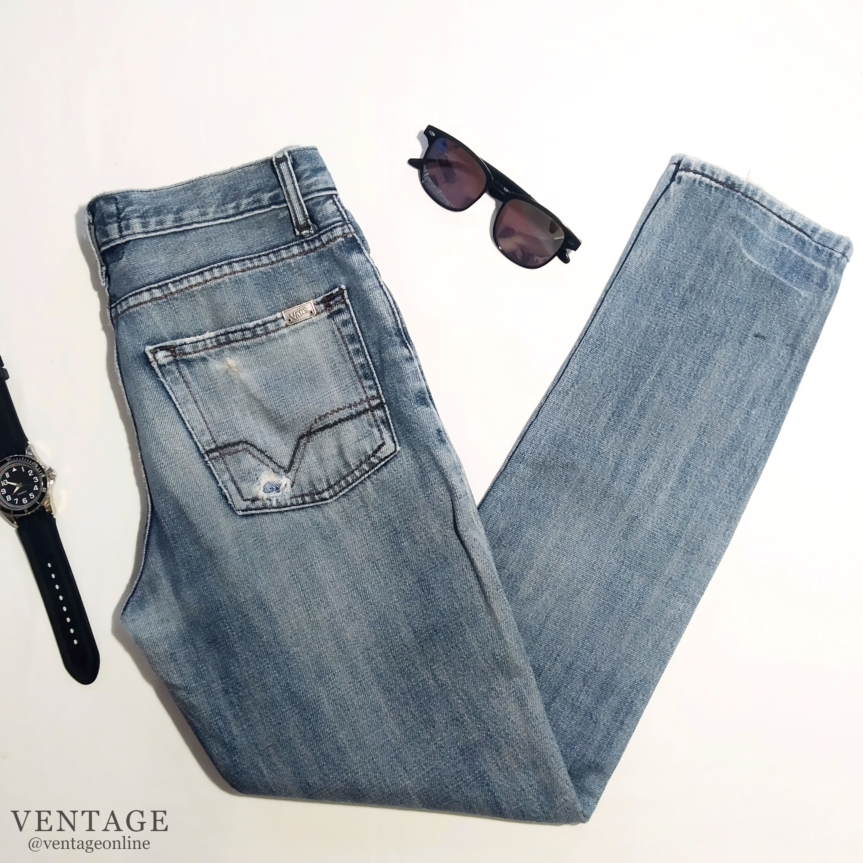 Pantalón Vans gris oscuro ajustado