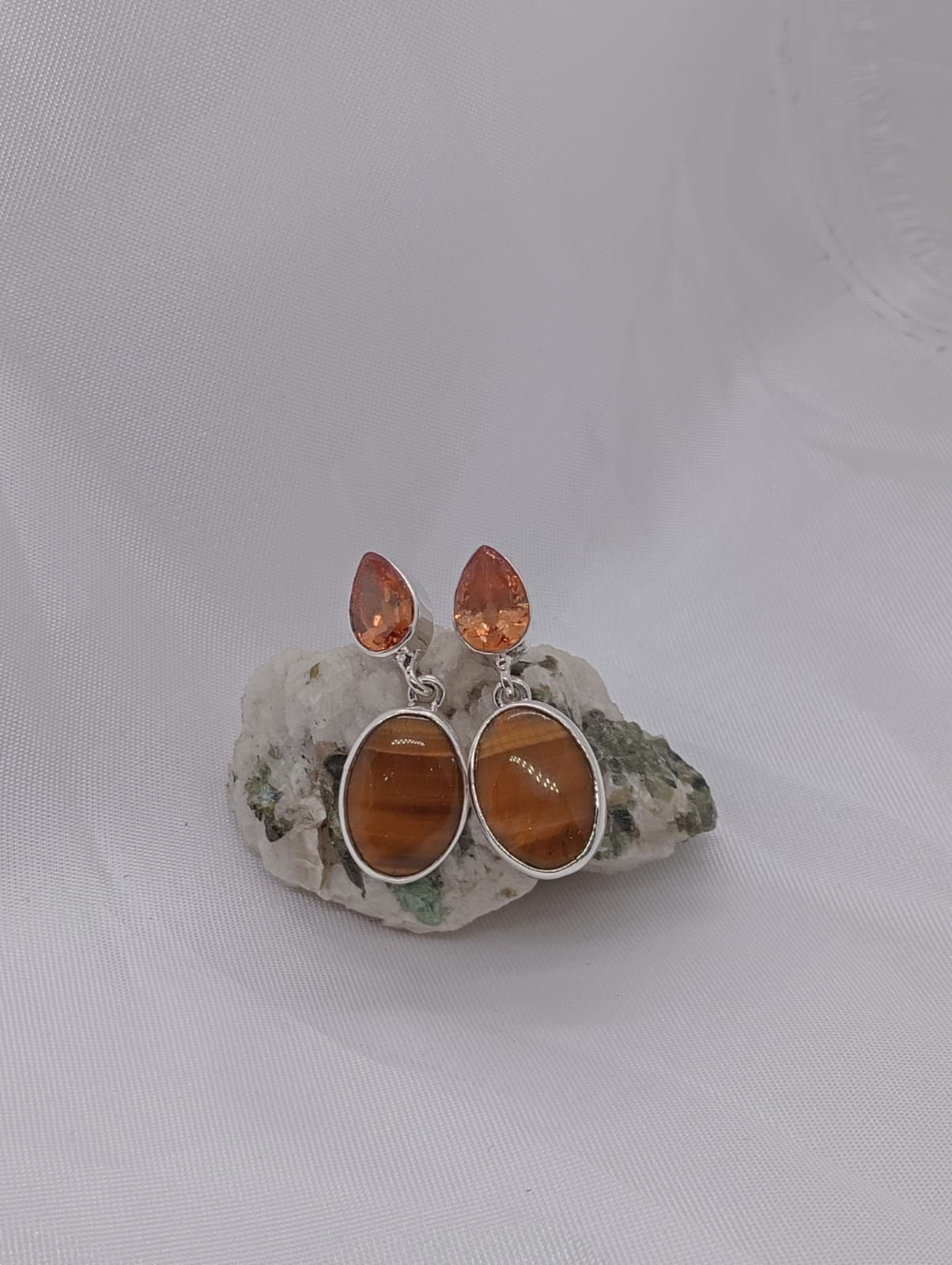 OJO DE TIGRE Y CIRCONIA