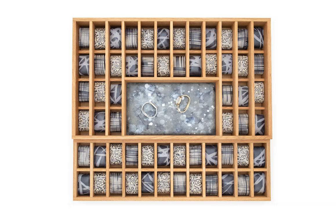 AVO_watch pillow full tray_20211230.jpg