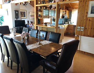 villa_dining_room.jpg