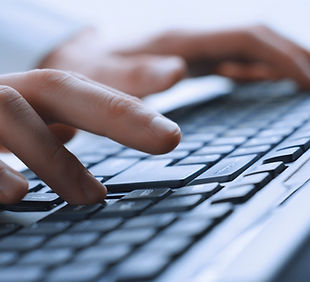 남자의 손에 키보드