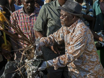 President Turns Garbage Man on Tanzania's Independence Day