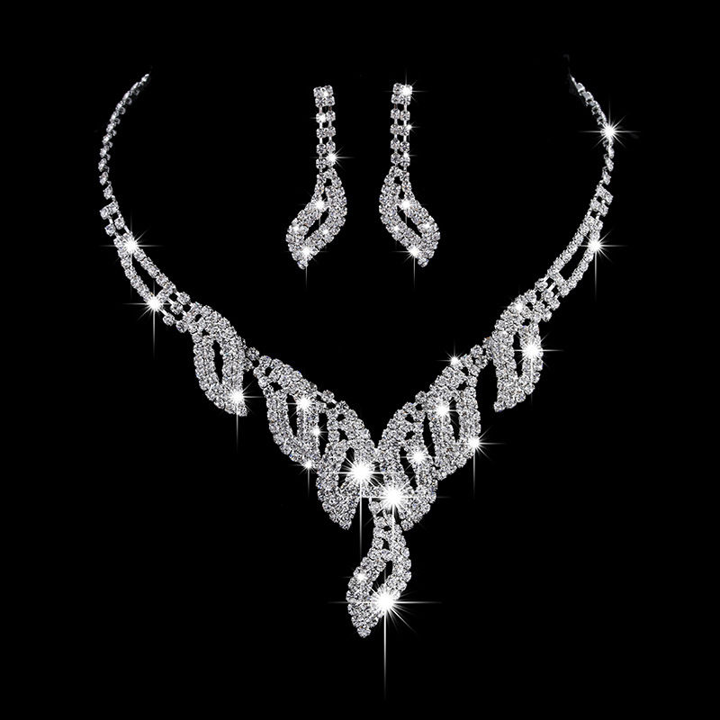 Elegant Bridal Jewelry Set: Necklace & Earrings