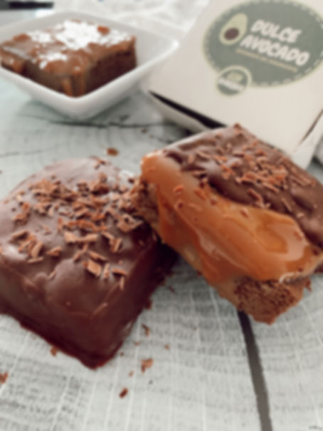 Brownie de aguacate con arequipe
