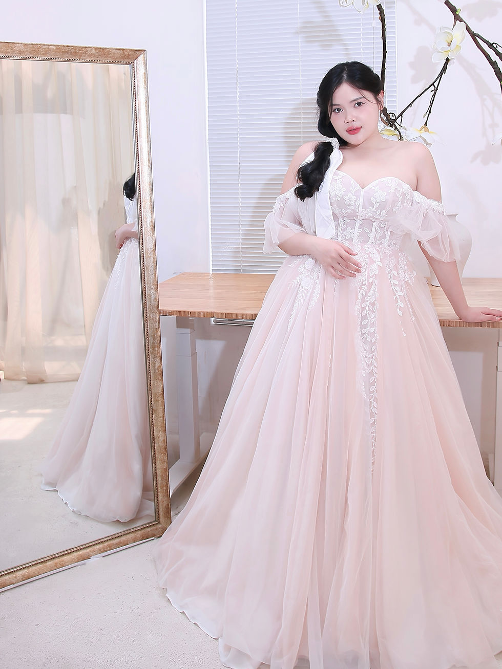 Thumbnail: Roselle Blush Pink Sweetheart Split Leg Aline