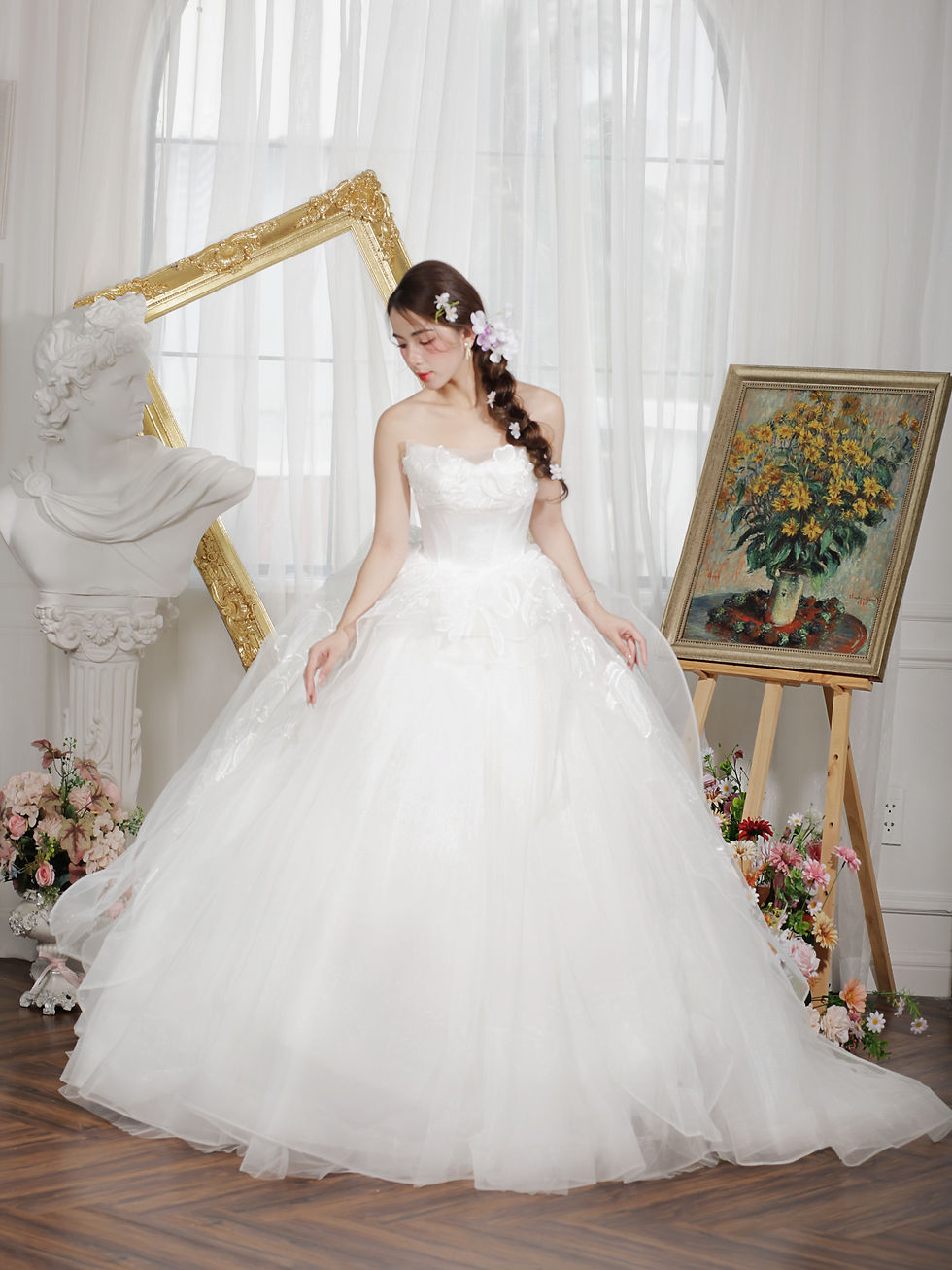 Thumbnail: Revandia - Big Lace Ruffle Ballgown
