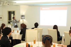 結婚式場のSNS研修の様子(2015年)