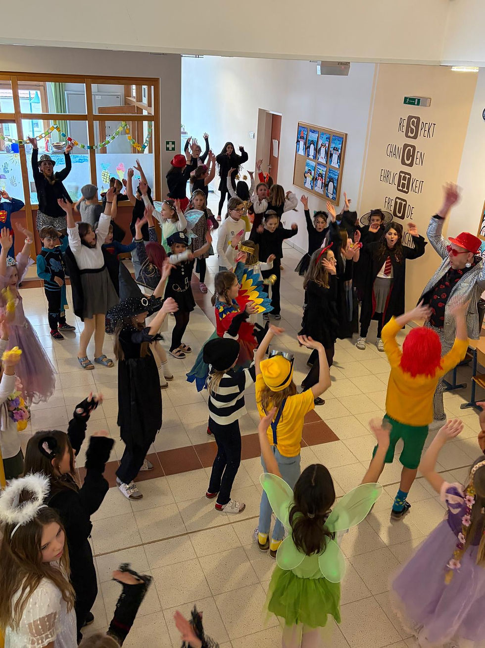 Kunterbunter Faschingsdienstag in der Volksschule