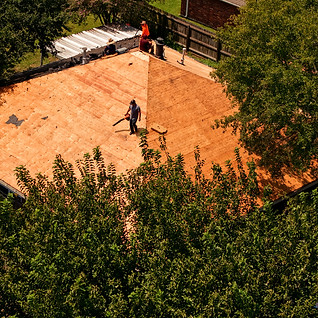 hds-crew-installing-roof-decking-new-orleans.jpg