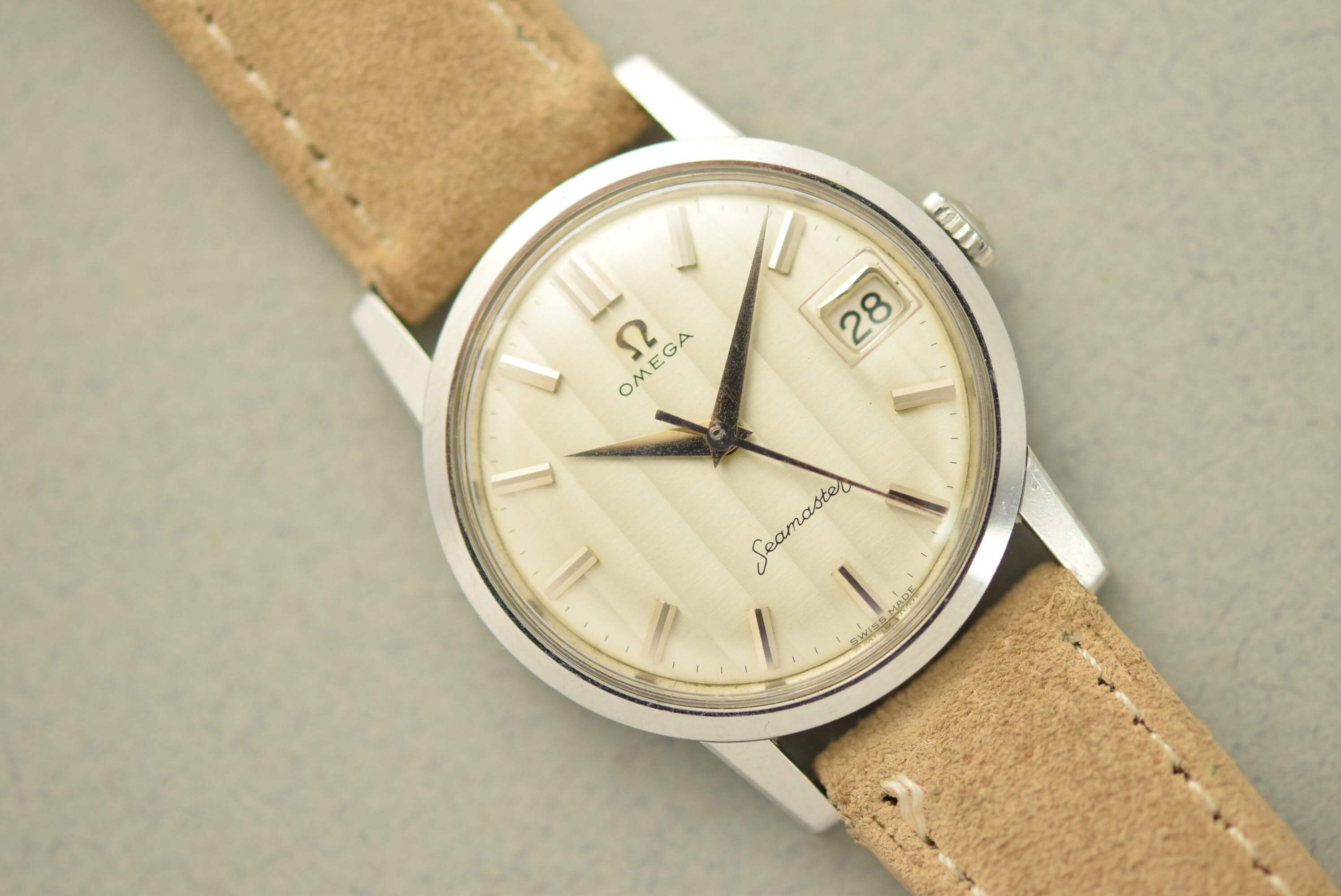 Omega Seamaster 14384. Dauphine hands and dial texture. · Photo: Vision Vintage Watches · © Vision Vintage Watches; permission not yet confirmed · Source: https://www.visionvintagewatches.com/product-page/1961-omega-seamaster-ribbon-dial-14384