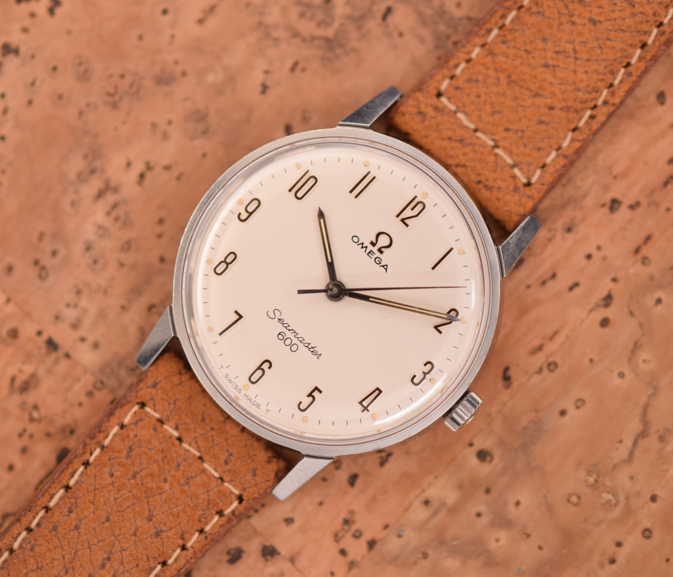 Omega Seamaster 135.011. Angled dial and strap. · Photo: Vision Vintage Watches · © Vision Vintage Watches; permission not yet confirmed · Source: https://www.visionvintagewatches.com/product-page/1965-omega-seamaster-600-full-arabic
