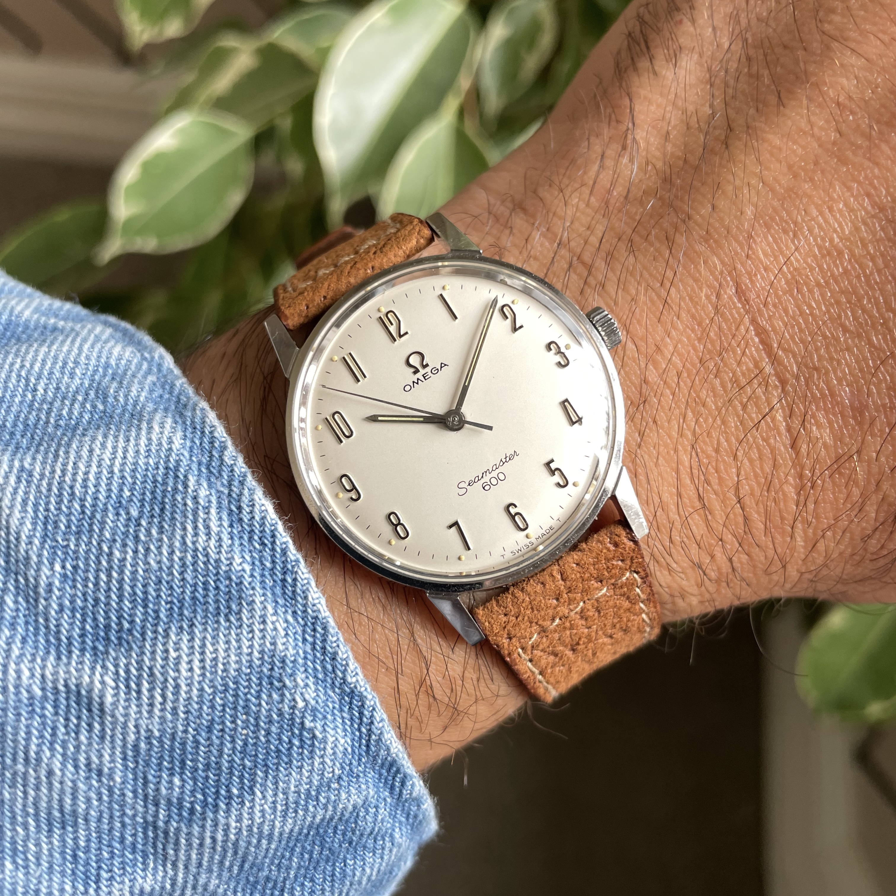 Omega Seamaster 135.011. Historical wrist view. · Photo: Vision Vintage Watches · © Vision Vintage Watches; permission not yet confirmed · Source: https://www.visionvintagewatches.com/product-page/1965-omega-seamaster-600-full-arabic