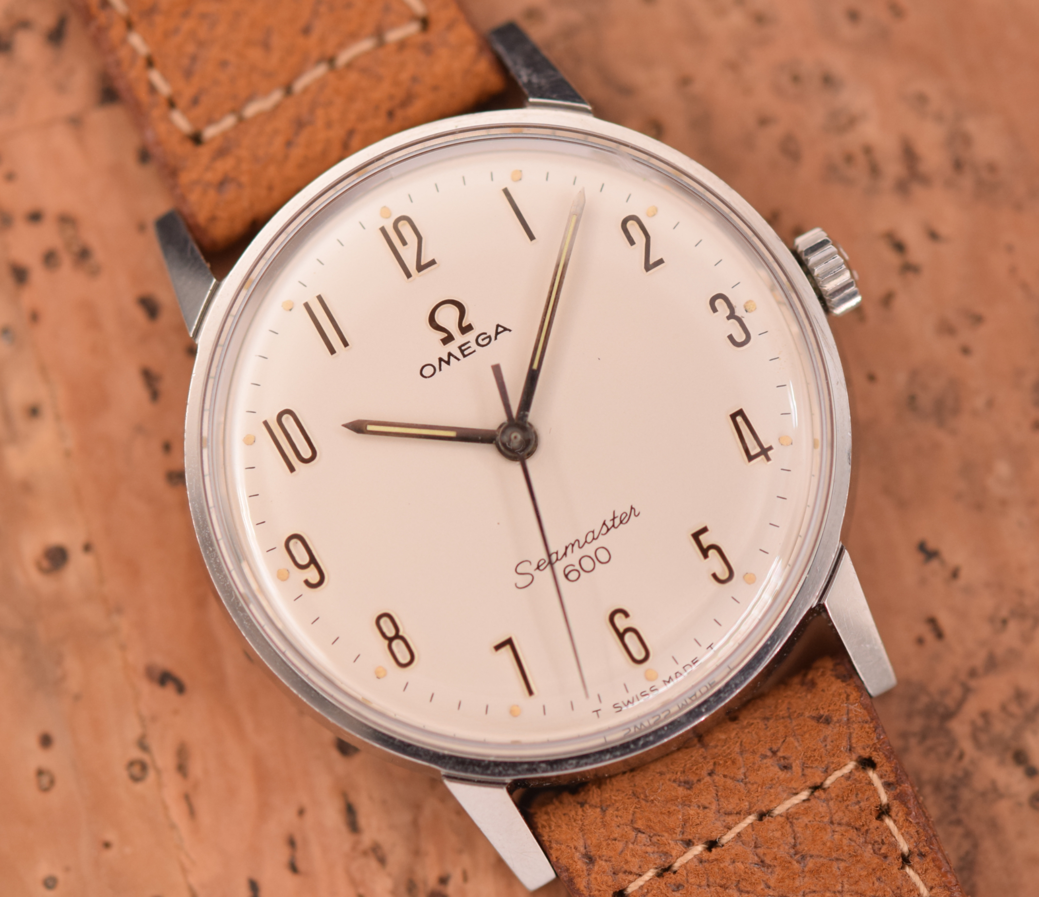 Omega Seamaster 135.011. Detailed numeral layout. · Photo: Vision Vintage Watches · © Vision Vintage Watches; permission not yet confirmed · Source: https://www.visionvintagewatches.com/product-page/1965-omega-seamaster-600-full-arabic