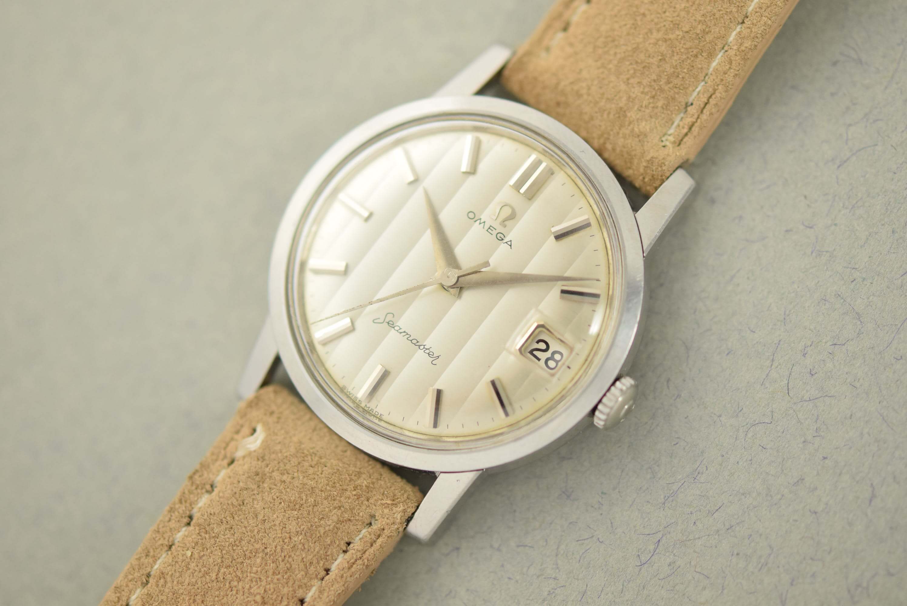 Omega Seamaster 14384. Light reflecting across ribbon-wave bands. · Photo: Vision Vintage Watches · © Vision Vintage Watches; permission not yet confirmed · Source: https://www.visionvintagewatches.com/product-page/1961-omega-seamaster-ribbon-dial-14384