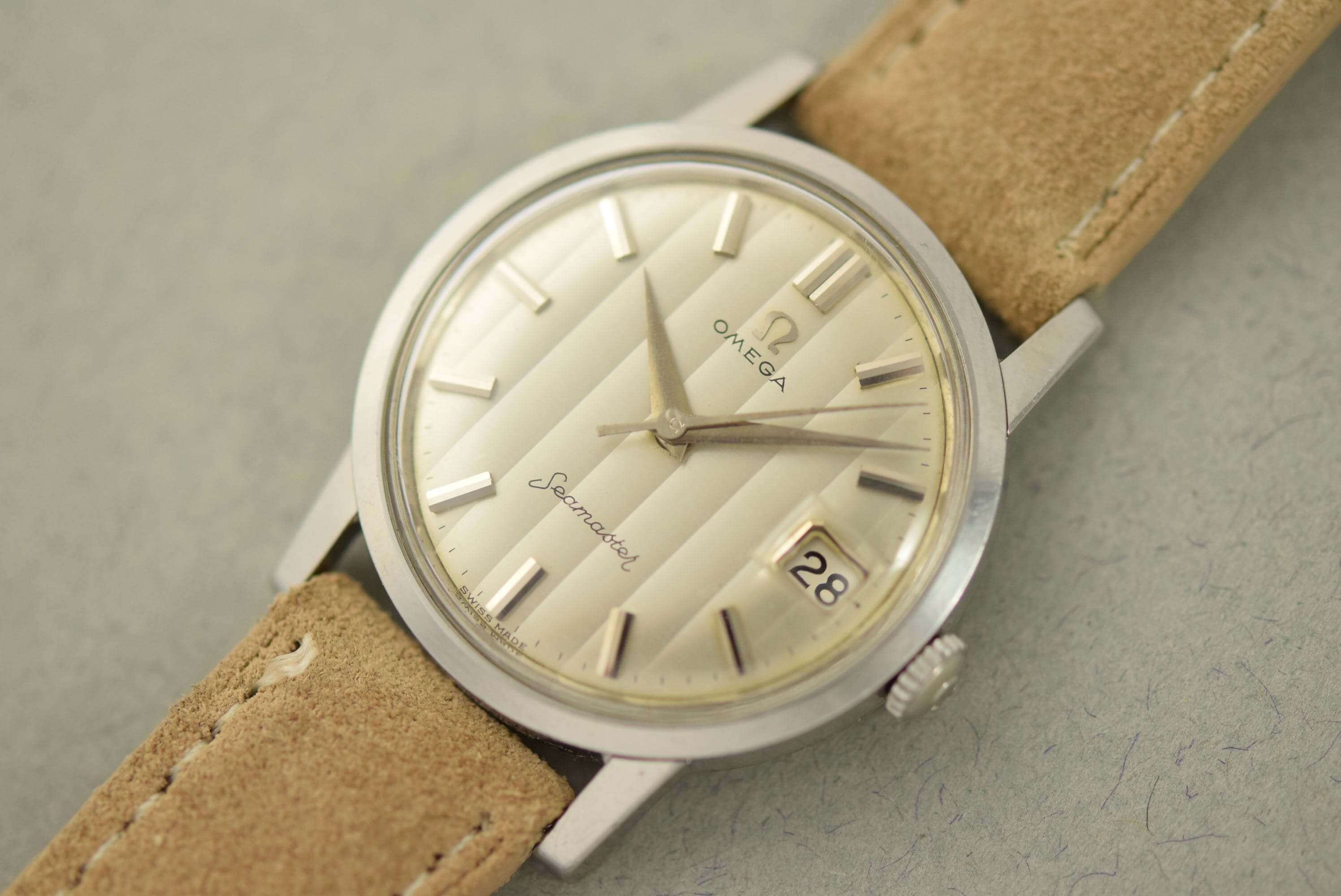 Omega Seamaster 14384. Alternate angled dial view. · Photo: Vision Vintage Watches · © Vision Vintage Watches; permission not yet confirmed · Source: https://www.visionvintagewatches.com/product-page/1961-omega-seamaster-ribbon-dial-14384