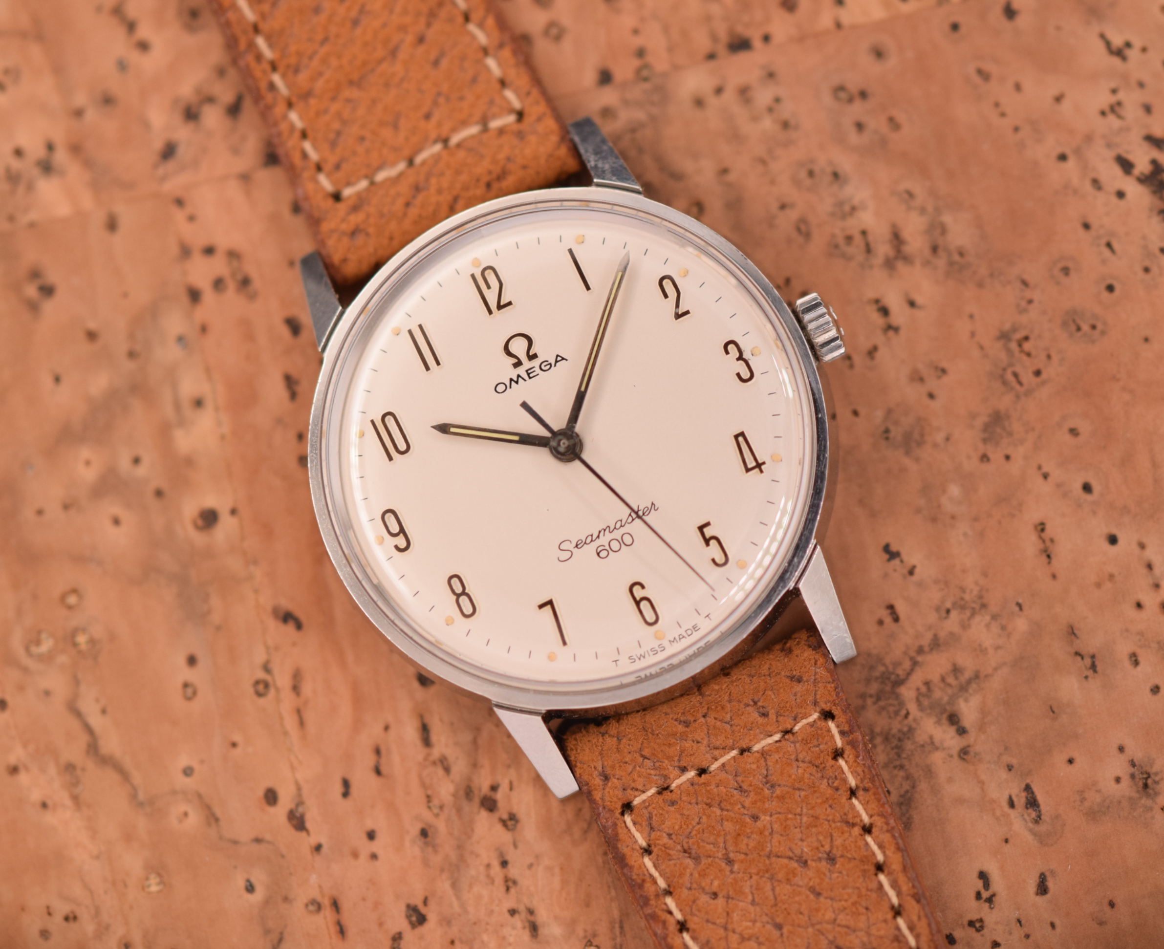 Omega Seamaster 135.011. Dial and luminous hands. · Photo: Vision Vintage Watches · © Vision Vintage Watches; permission not yet confirmed · Source: https://www.visionvintagewatches.com/product-page/1965-omega-seamaster-600-full-arabic