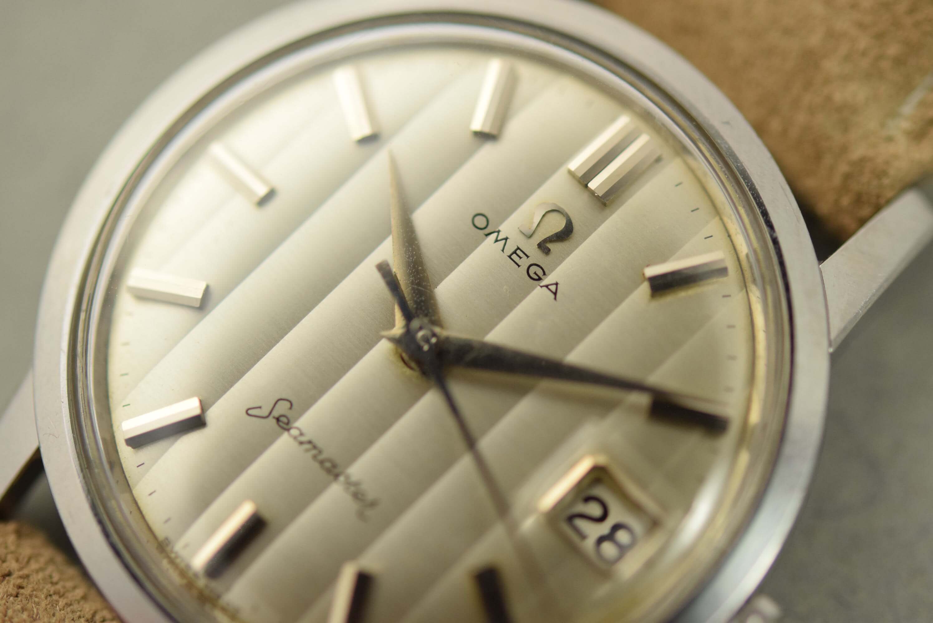 Omega Seamaster 14384. Dial and date close-up. · Photo: Vision Vintage Watches · © Vision Vintage Watches; permission not yet confirmed · Source: https://www.visionvintagewatches.com/product-page/1961-omega-seamaster-ribbon-dial-14384