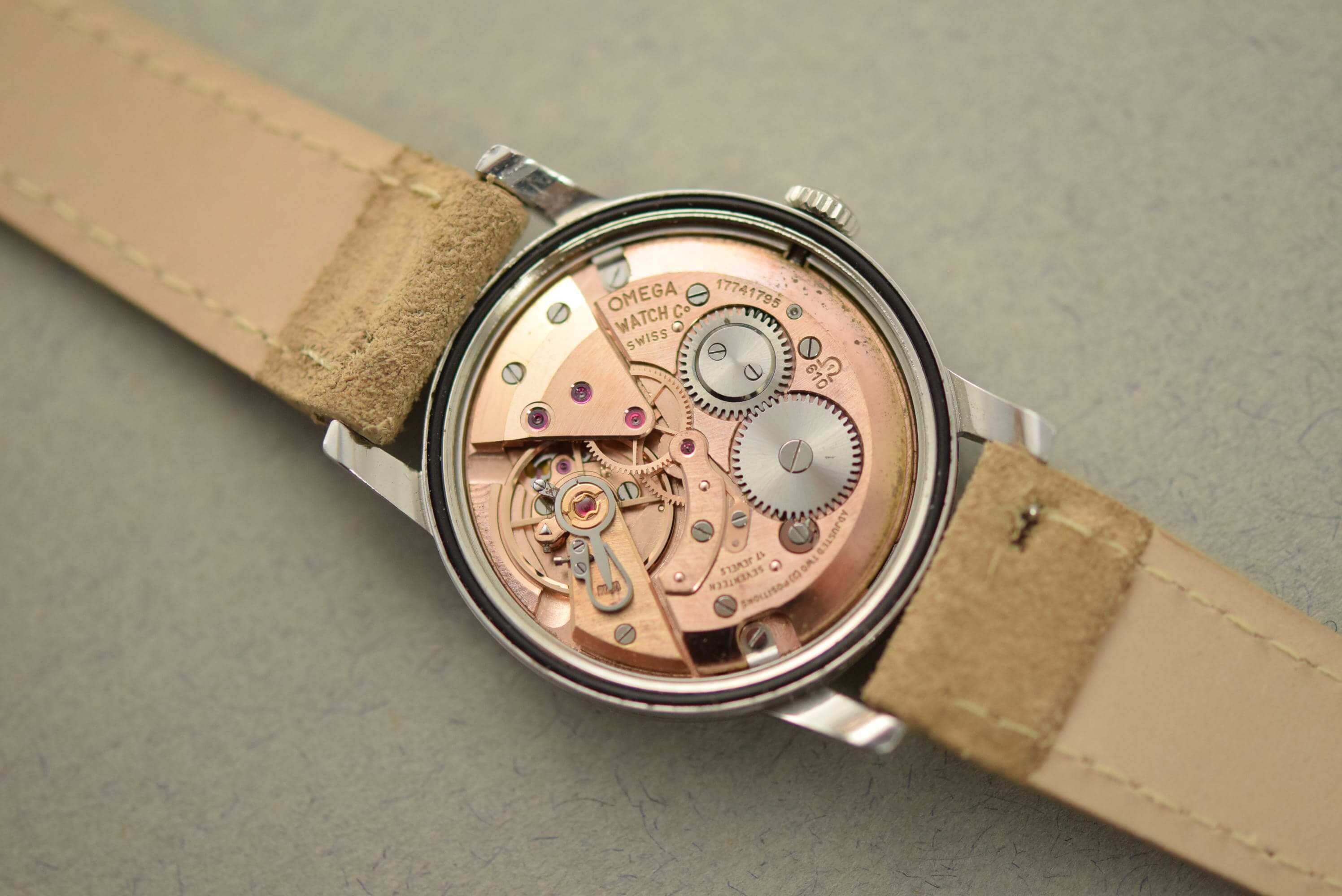 Omega Seamaster 14384. Photographed 610 movement. · Photo: Vision Vintage Watches · © Vision Vintage Watches; permission not yet confirmed · Source: https://www.visionvintagewatches.com/product-page/1961-omega-seamaster-ribbon-dial-14384