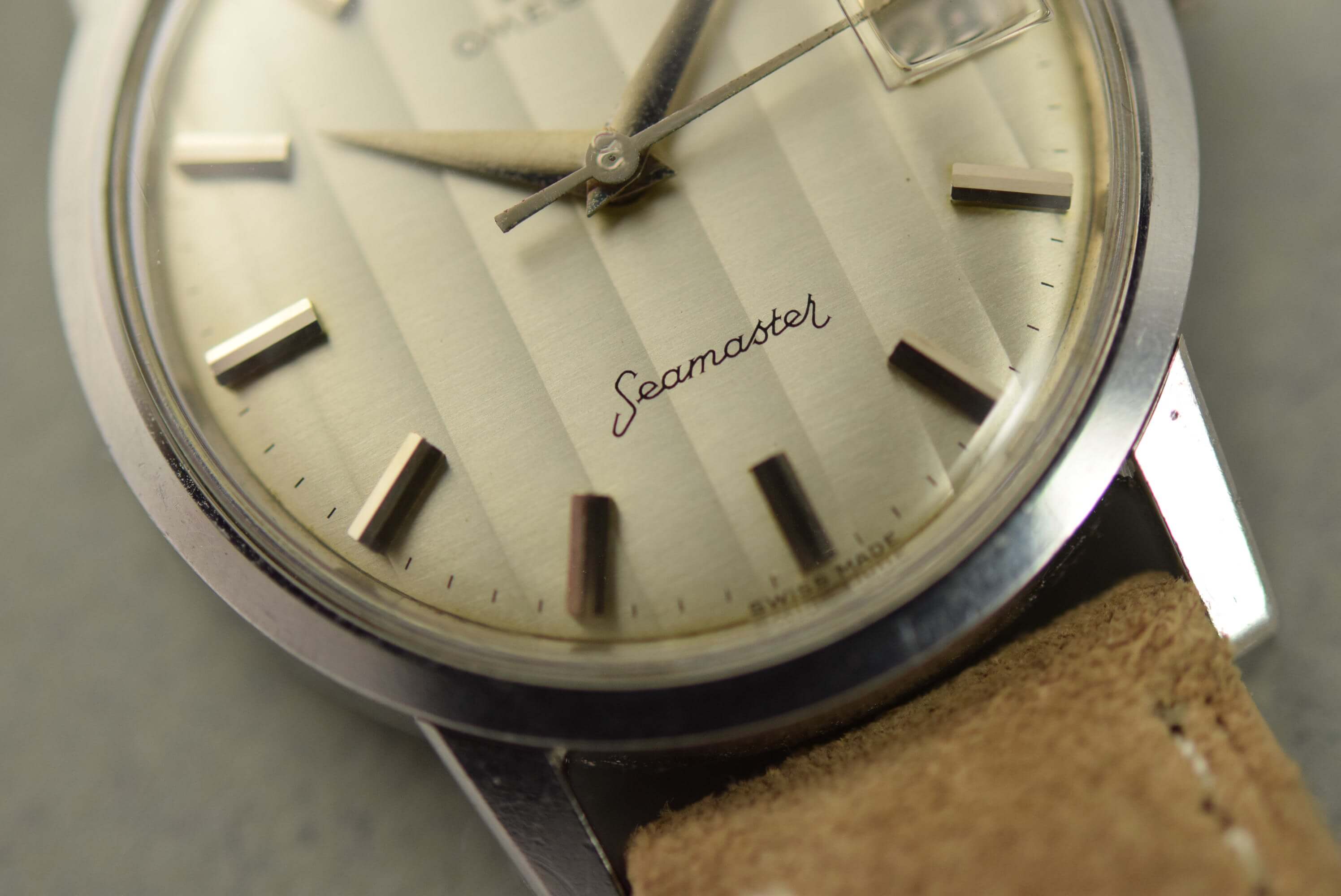 Omega Seamaster 14384. Dial texture close-up. · Photo: Vision Vintage Watches · © Vision Vintage Watches; permission not yet confirmed · Source: https://www.visionvintagewatches.com/product-page/1961-omega-seamaster-ribbon-dial-14384