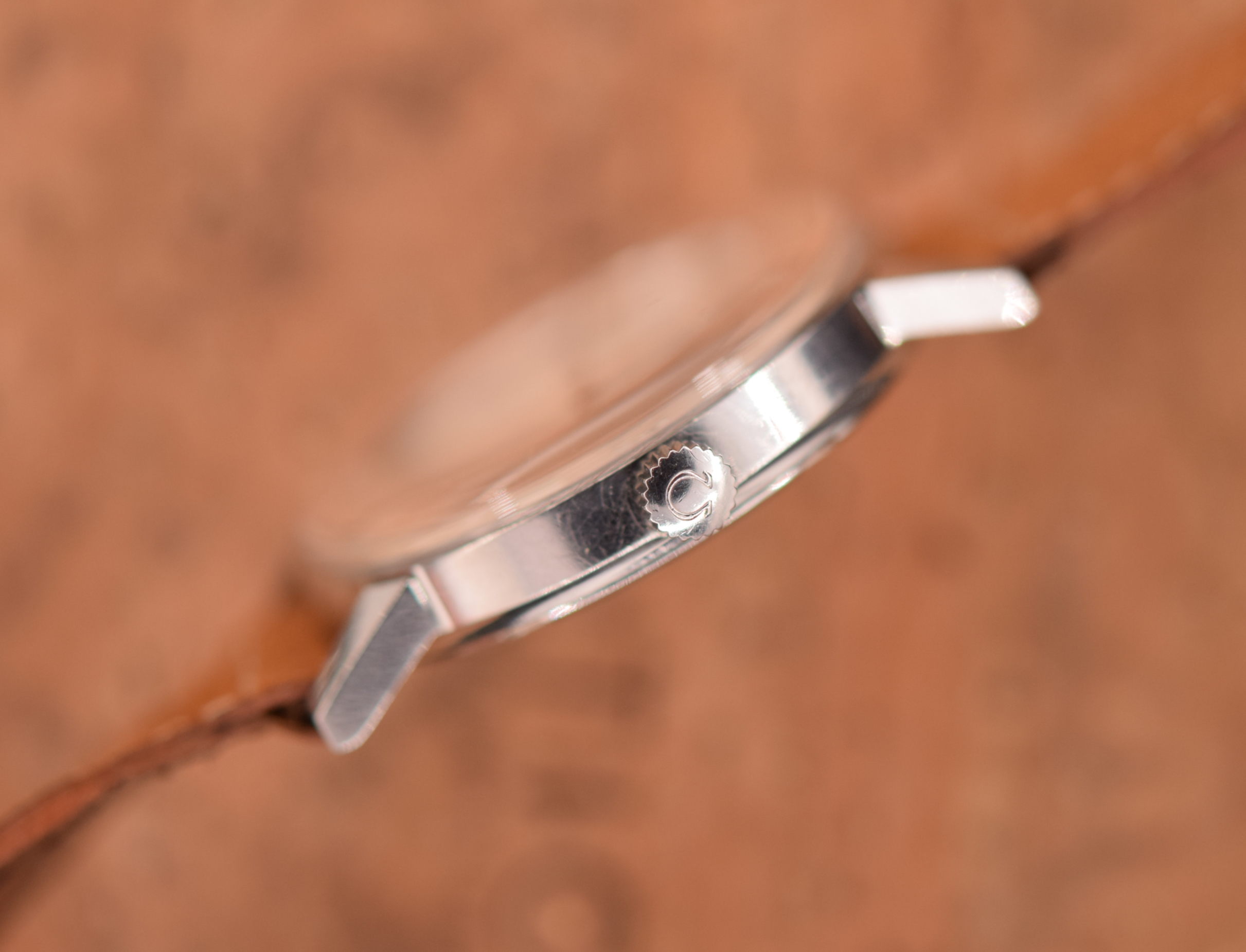 Omega Seamaster 135.011. Crown profile. · Photo: Vision Vintage Watches · © Vision Vintage Watches; permission not yet confirmed · Source: https://www.visionvintagewatches.com/product-page/1965-omega-seamaster-600-full-arabic