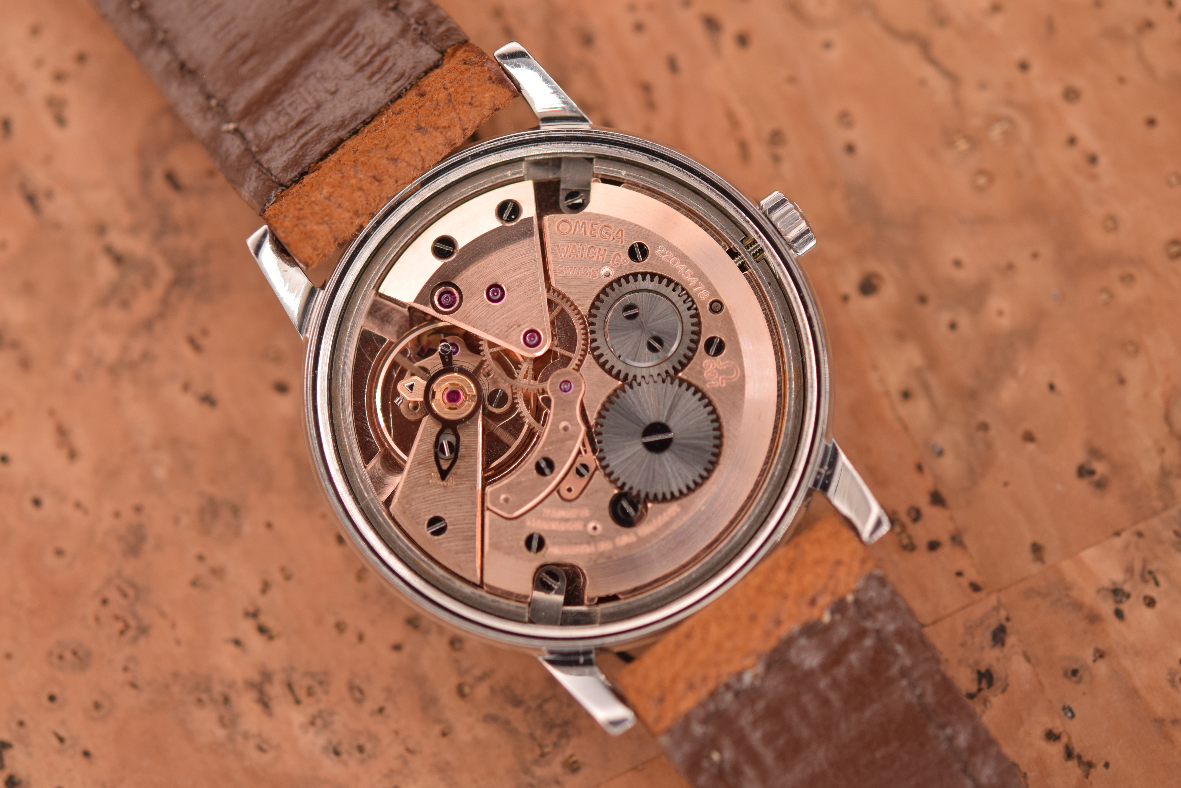 Omega Seamaster 135.011. Photographed 601 movement. · Photo: Vision Vintage Watches · © Vision Vintage Watches; permission not yet confirmed · Source: https://www.visionvintagewatches.com/product-page/1965-omega-seamaster-600-full-arabic