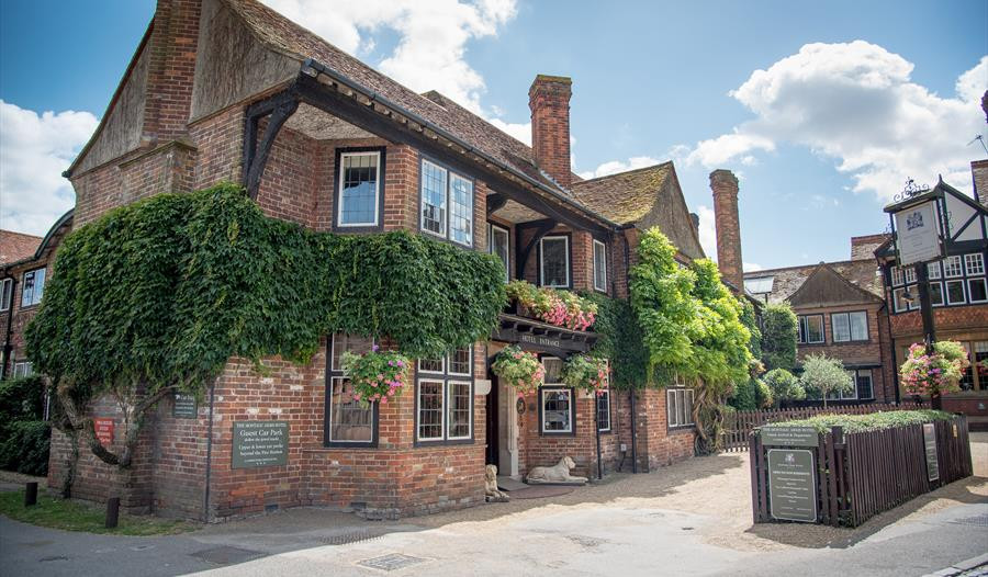 The Montagu Arms Hotel New Forest wedding venue
