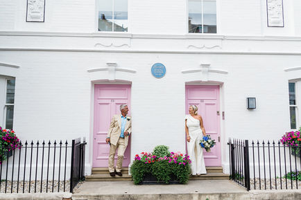 Modern bride and groom outside Turner Studios in Chelsea