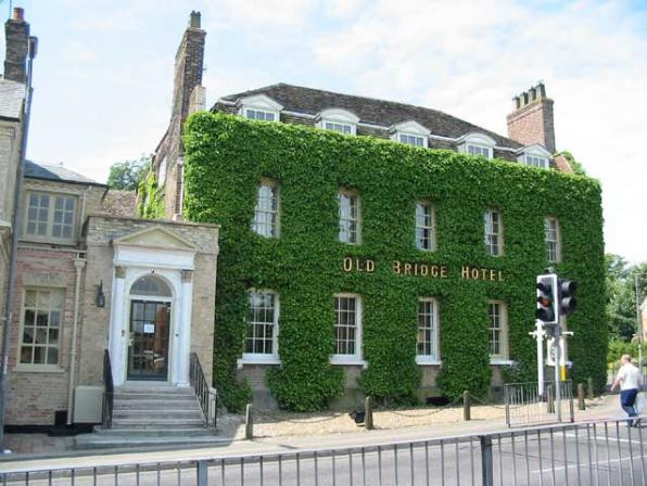 The Old Bridge Huntingdon wedding venue