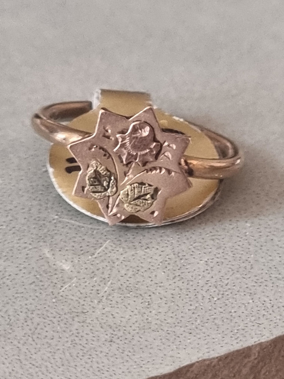Thumbnail: Edwardian gold flower ring