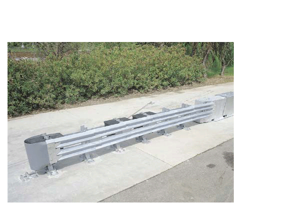 QuadTrend 350 system is designed to protect the ends of concrete barrier.