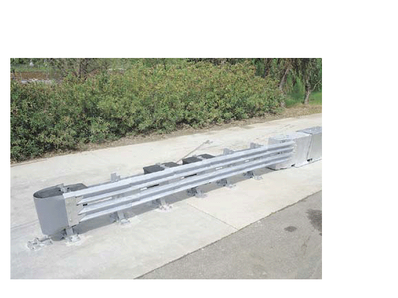 QuadTrend 350 system is designed to protect the ends of concrete barrier. 