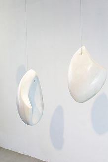 Stein, Steinskulptur, Eva Hermens, Marmor, marble, marblesculpture, hängende Steine, Bildhauerei, Bildhauer, Bildhauerin, female artist

